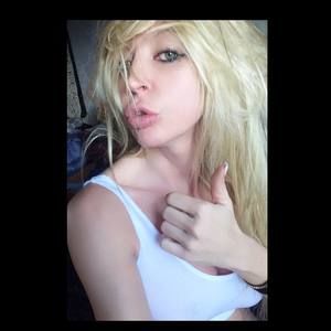 Meet your Posher, Elisa